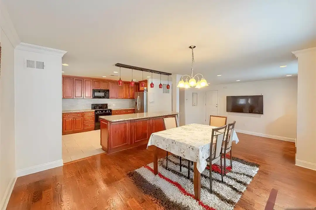 20 Franklin Ave - View 5