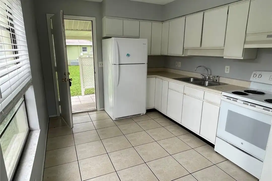 157 2nd Ave SW #A - View 2