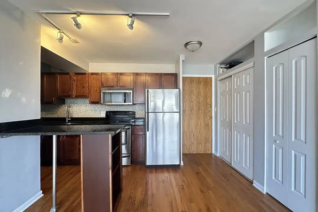 Apartment in Lake View Township, Buena Park, Uptown - View 3