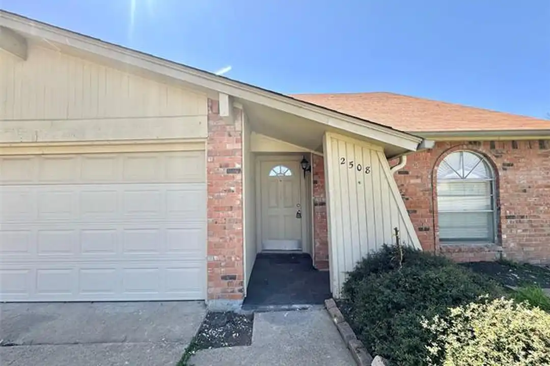 2508 S Center St - View 2
