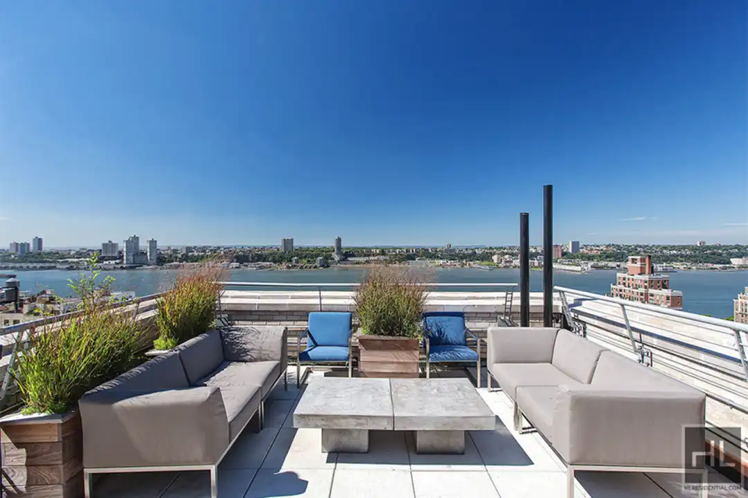 666 West End Ave – pohled 2