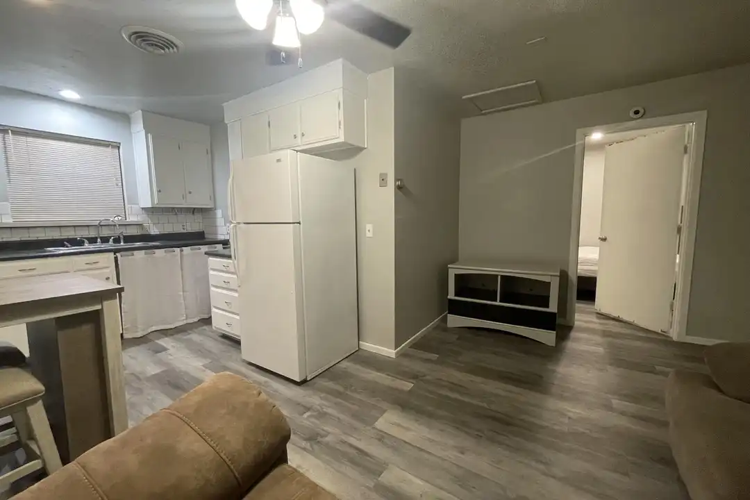Apartment in Plainview - View 2