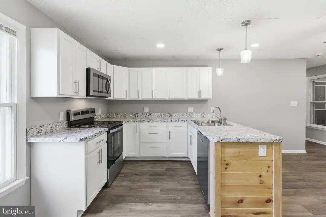 1725 Henry Ave #101 - View 5