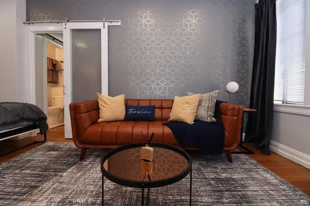 315 W 3rd St - View 2