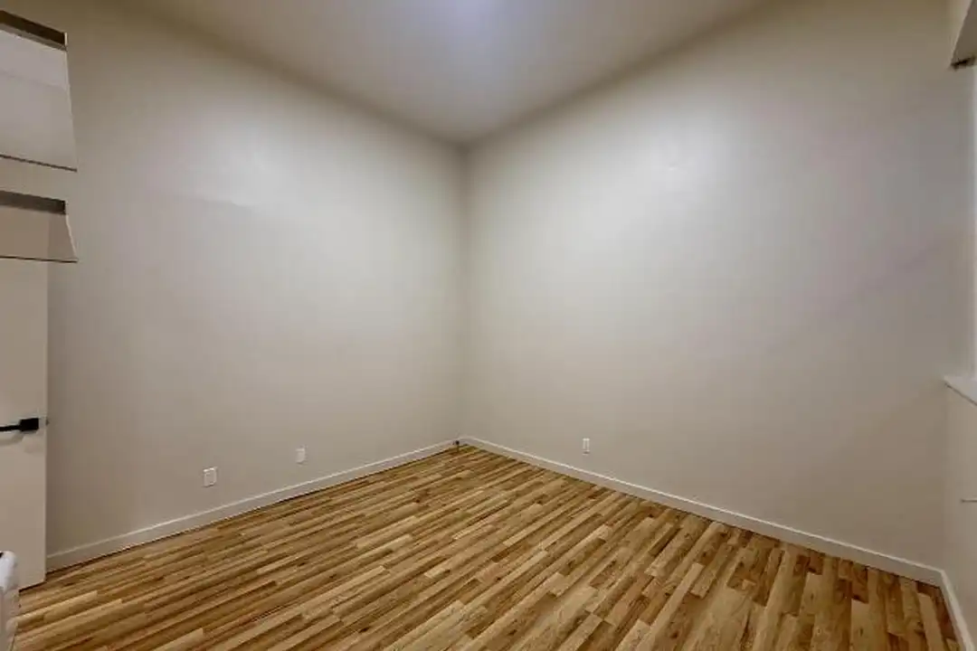 2315 Mission St - More