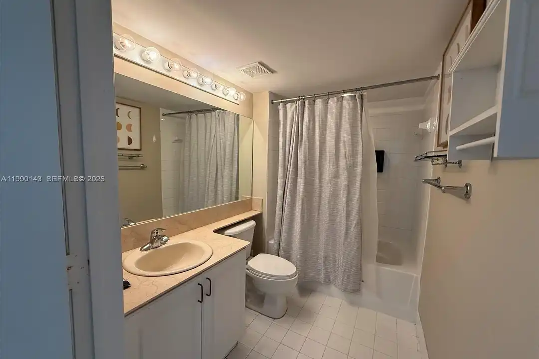 1155 Brickell Bay Dr #1206 - More
