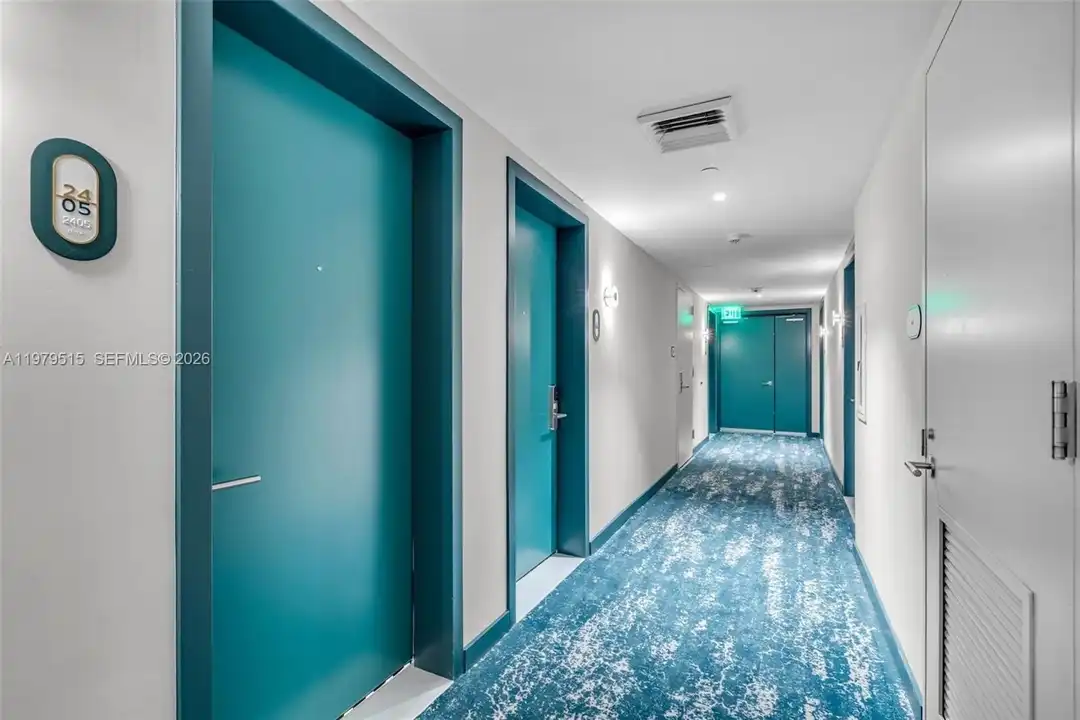 Apartment in Miami, Torch of Friendship - View 4