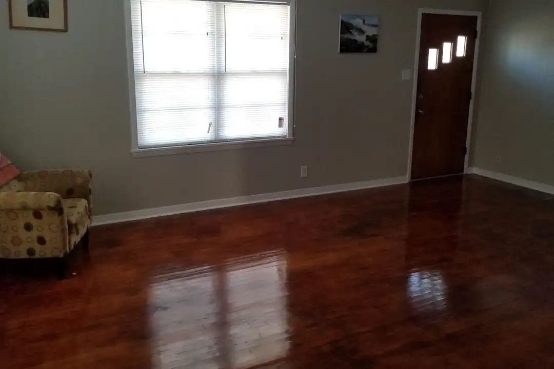 514 McArthur Dr - View 2