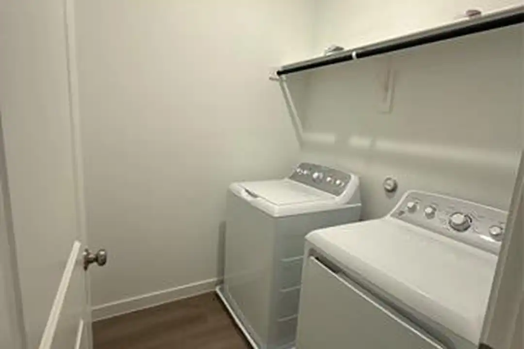 7621 Dakota Dr - More