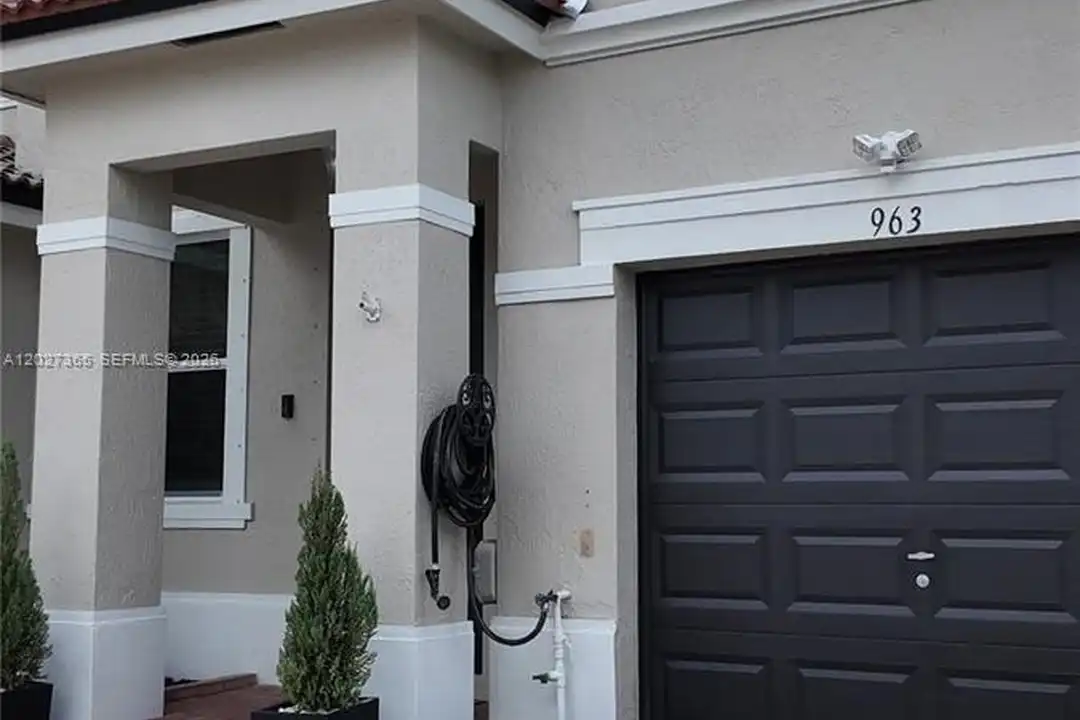 Apartment in Homestead - View 4