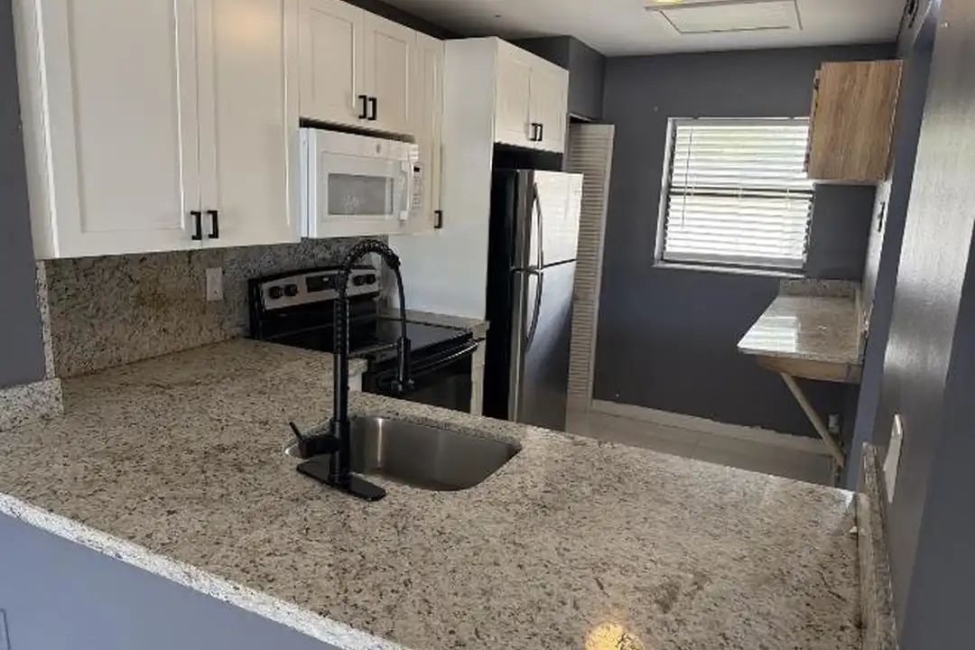 842 NE 209th St - View 5
