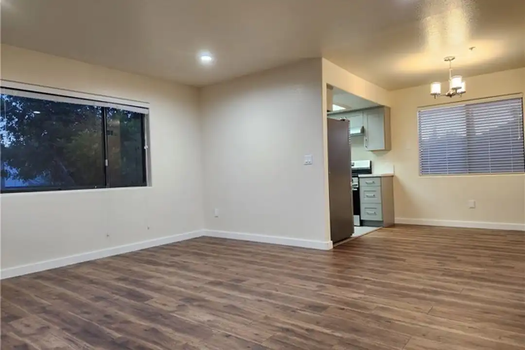 1131 E Doran St unit 105 - View 6