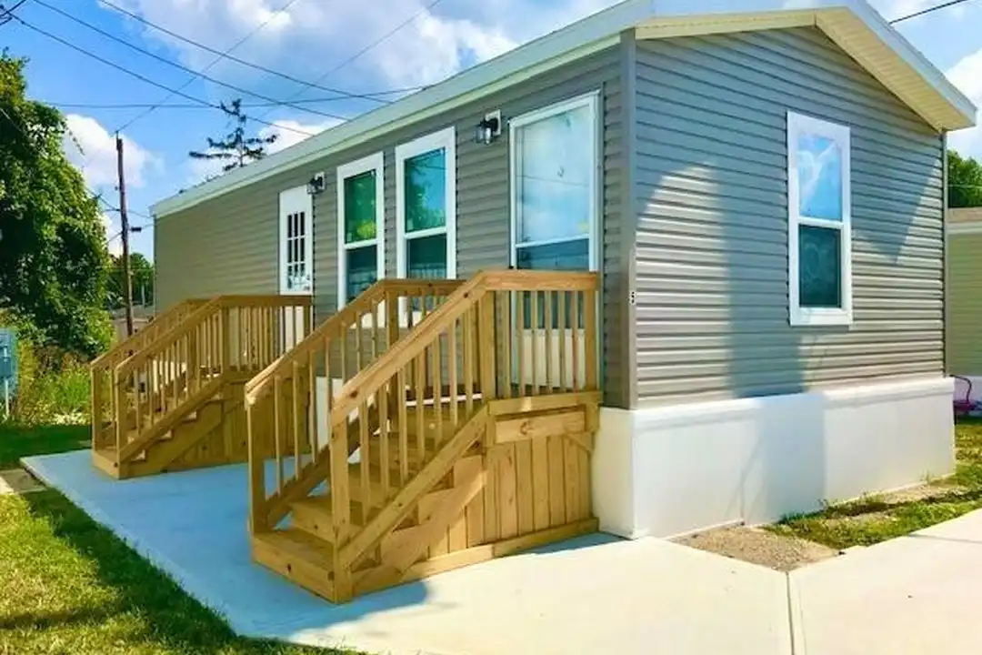 8001 Hamilton Ave #5 – photo 1