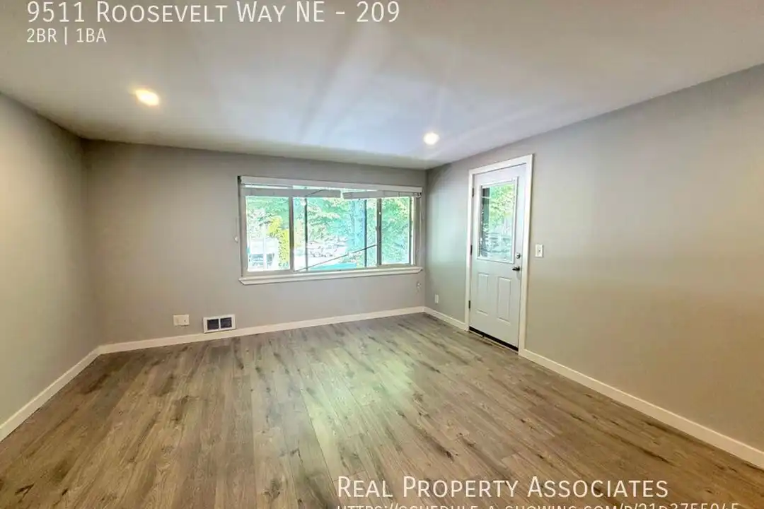 9511 Roosevelt Way NE - View 5
