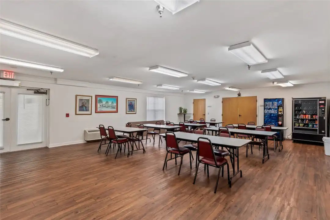 60 N Montgomery St – pohled 2