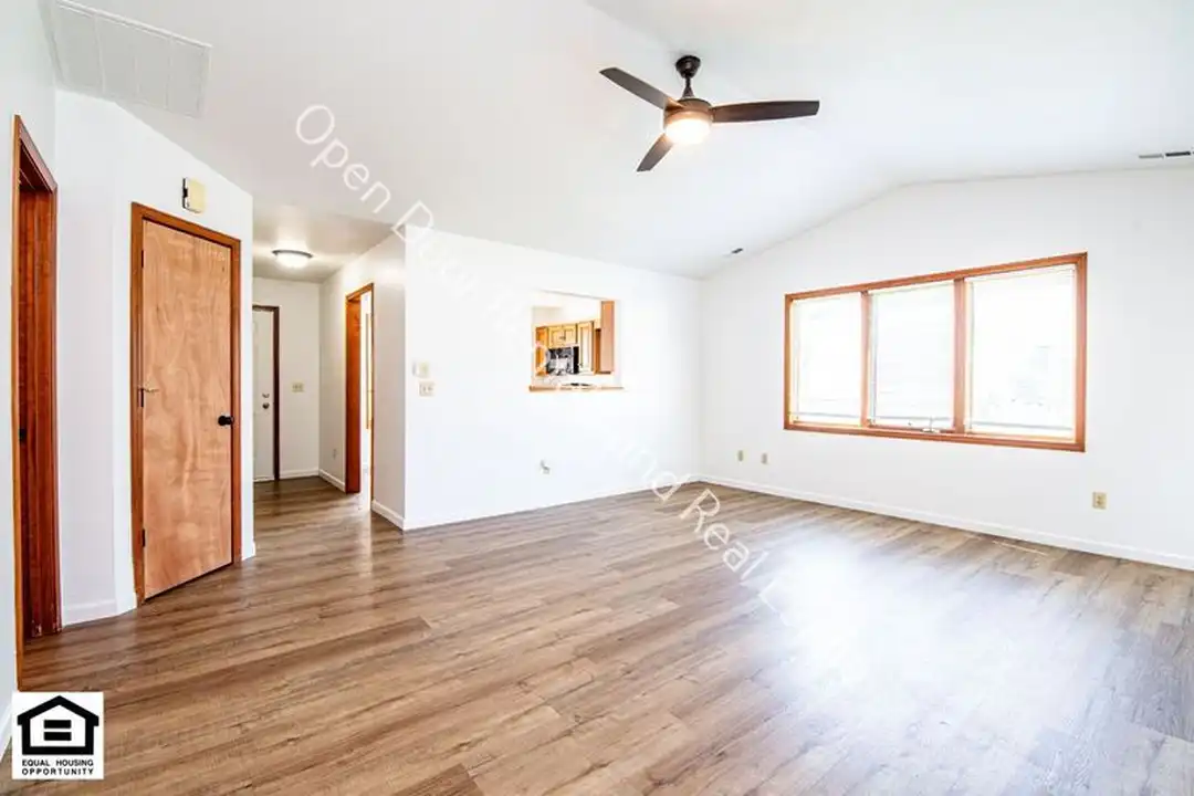 1525 Flagstone Dr - View 4