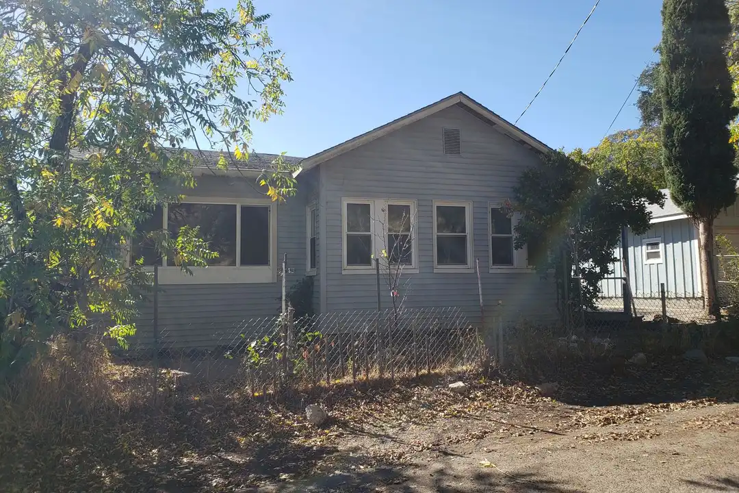 12509 Oak St – photo 1 of 7