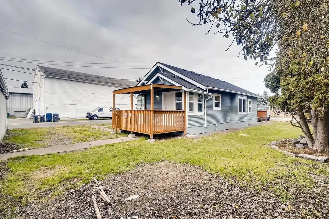 1404 9th St - View 2