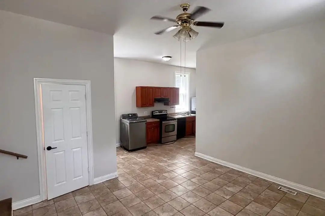 2101 S Marshall Blvd unit 2101-1F - View 2