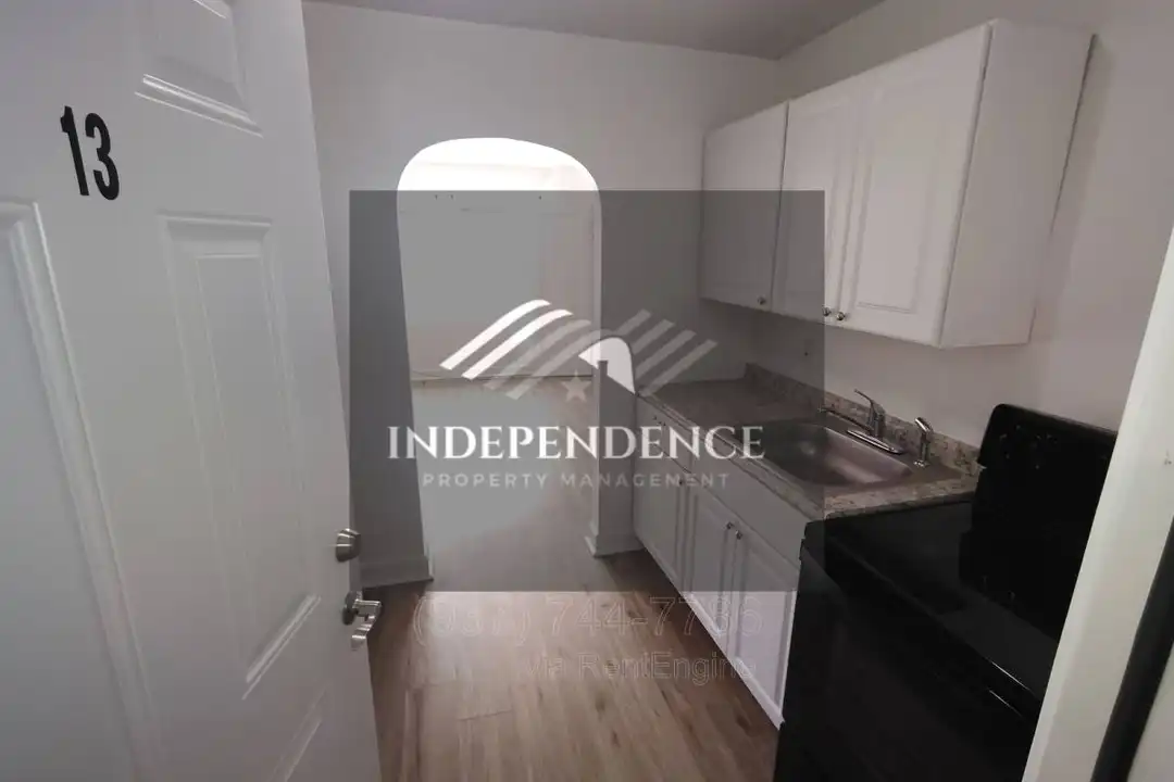 408 N Wayne St unit 13 – photo 1 of 10