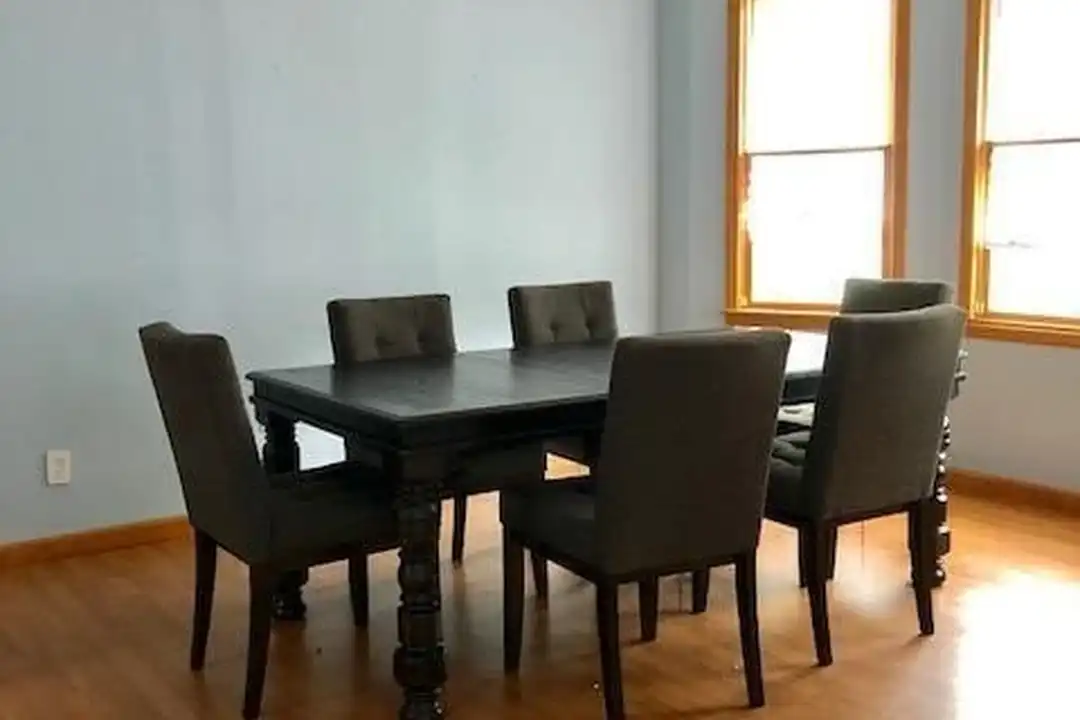 223 Lewis St - More