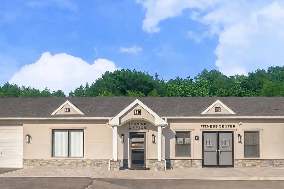 Hamilton Estates Apartments – photo 1 of 16