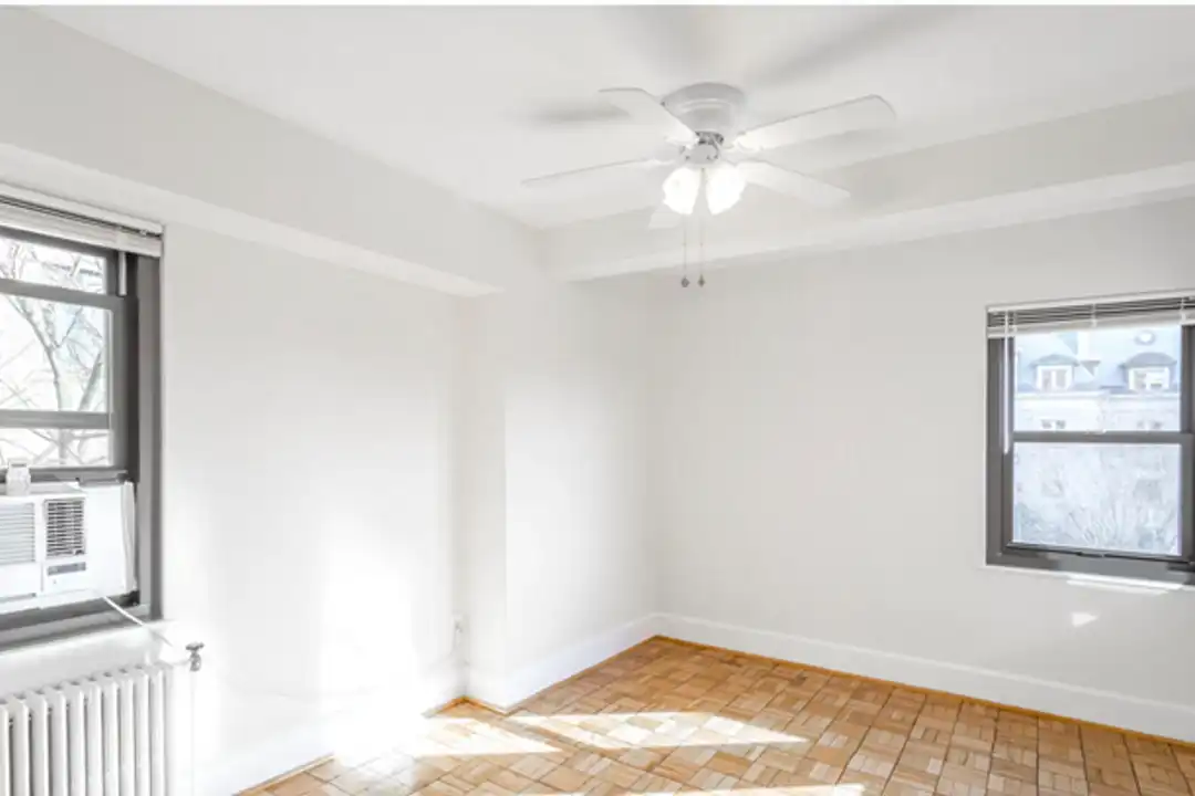 Apartment in Washington - View 2