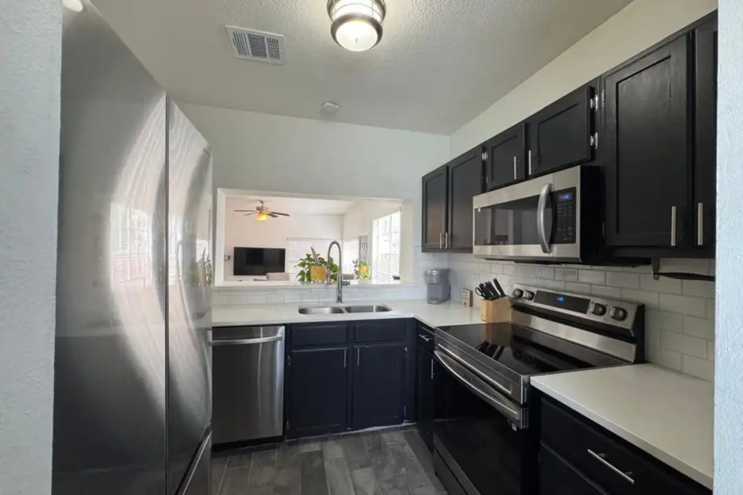 Apartment in San Antonio, Bexar - View 4