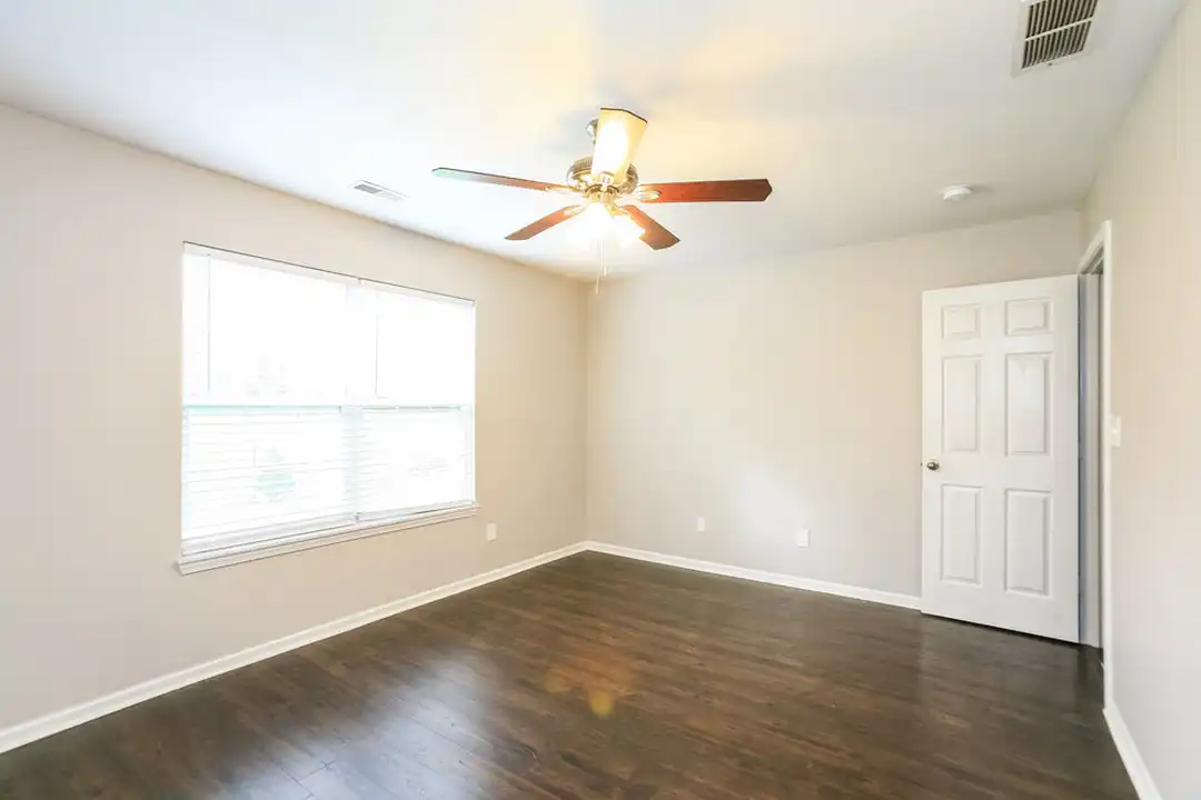9761 Trail Dr - View 5