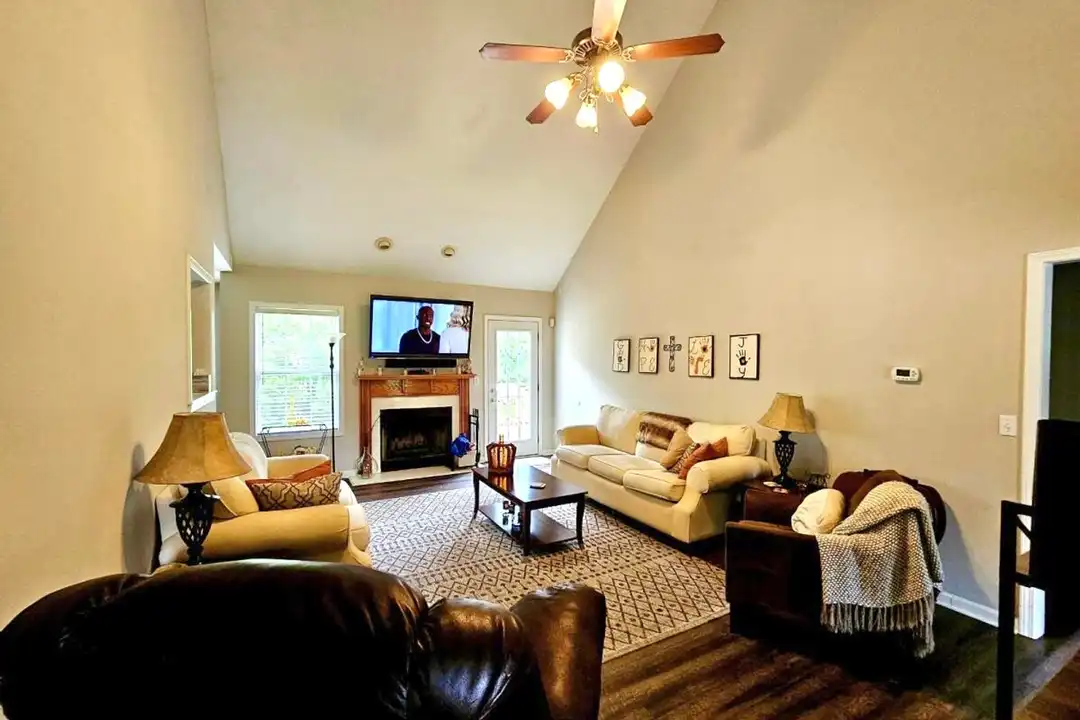 House in Clarksville - View 3