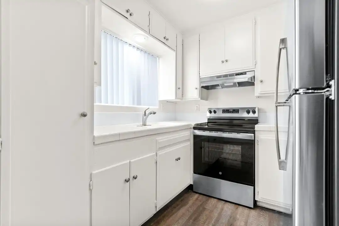 1820 Grand Ave unit H - View 4