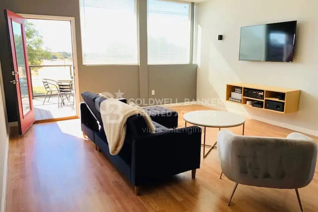 2101 40th St unit 204 – photo 1