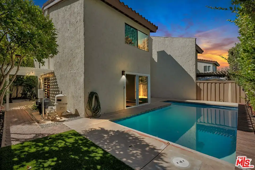 Apartment in Thousand Oaks - View 4