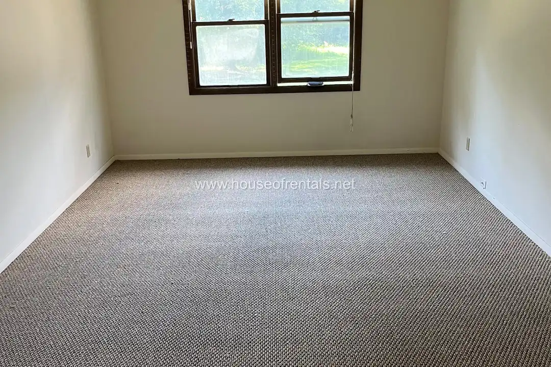 24 Razer Dr unit 1 - West Frankfort, IL | Rent.