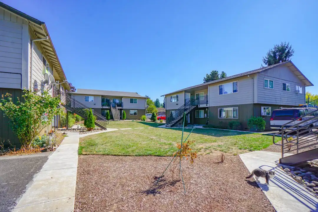Broadway Apartments – photo 1 of 12