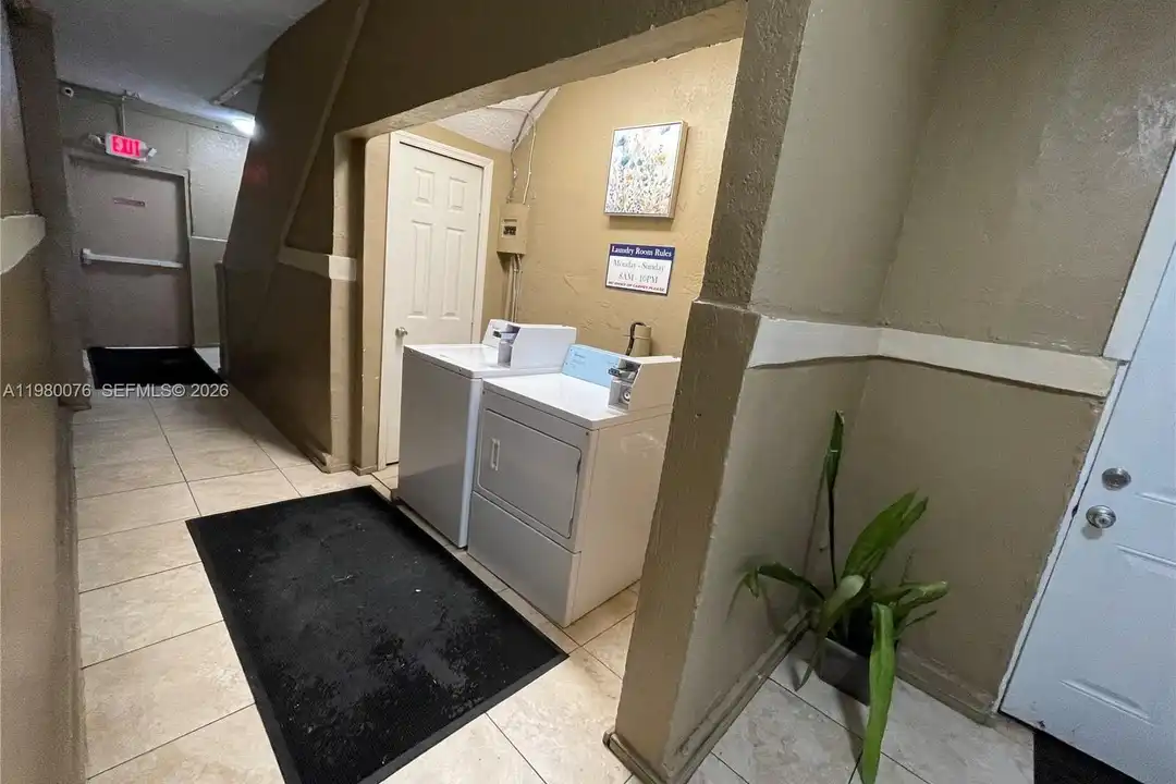 Apartment in Miami - More