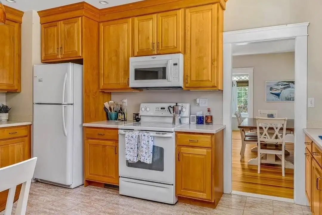 1102 Buttonwoods Ave - View 6