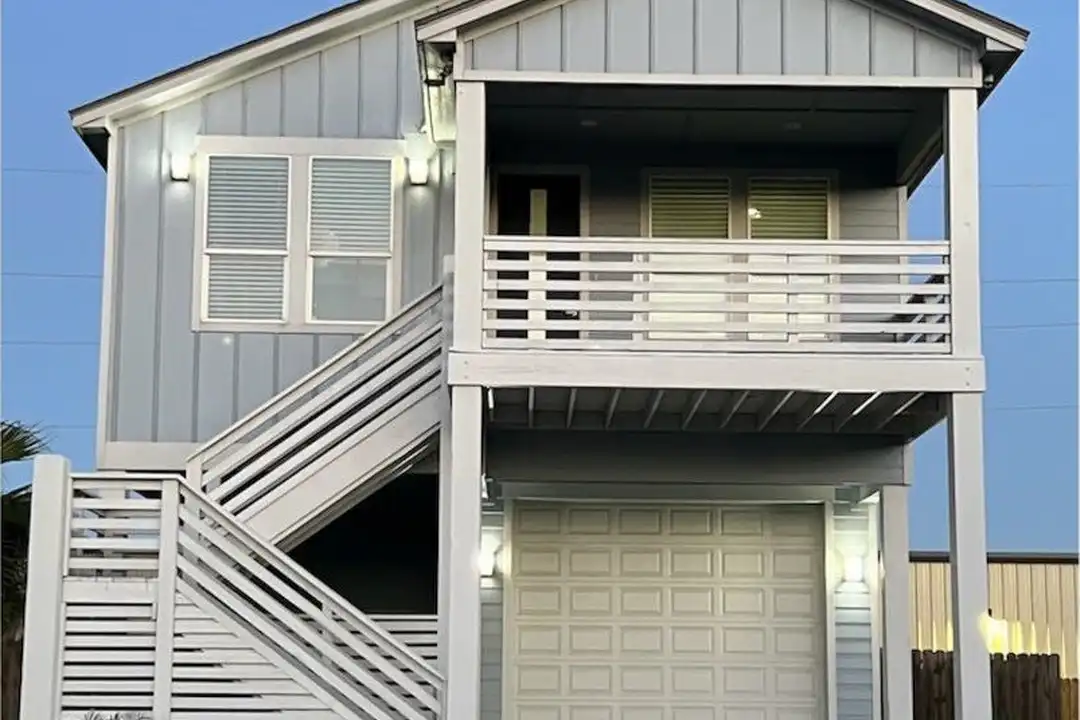 104 Port Isabel St – photo 1 of 12