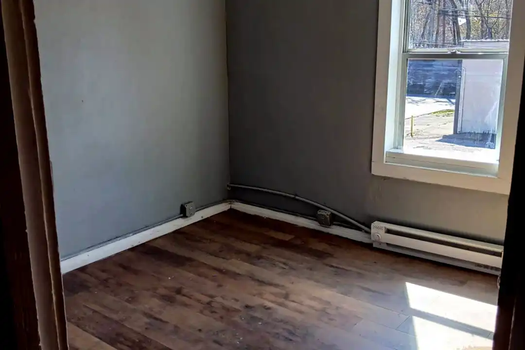 325 Apple St - View 3