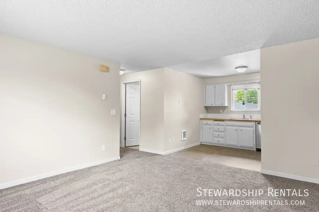 1359 Liberty St NE - More