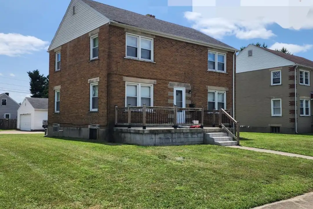 699 Smith Ave – photo 1 of 7