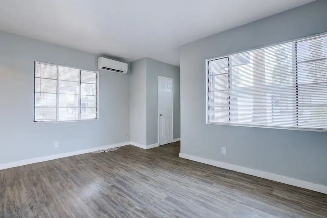 2116 N Forgeus Ave unit A - View 6