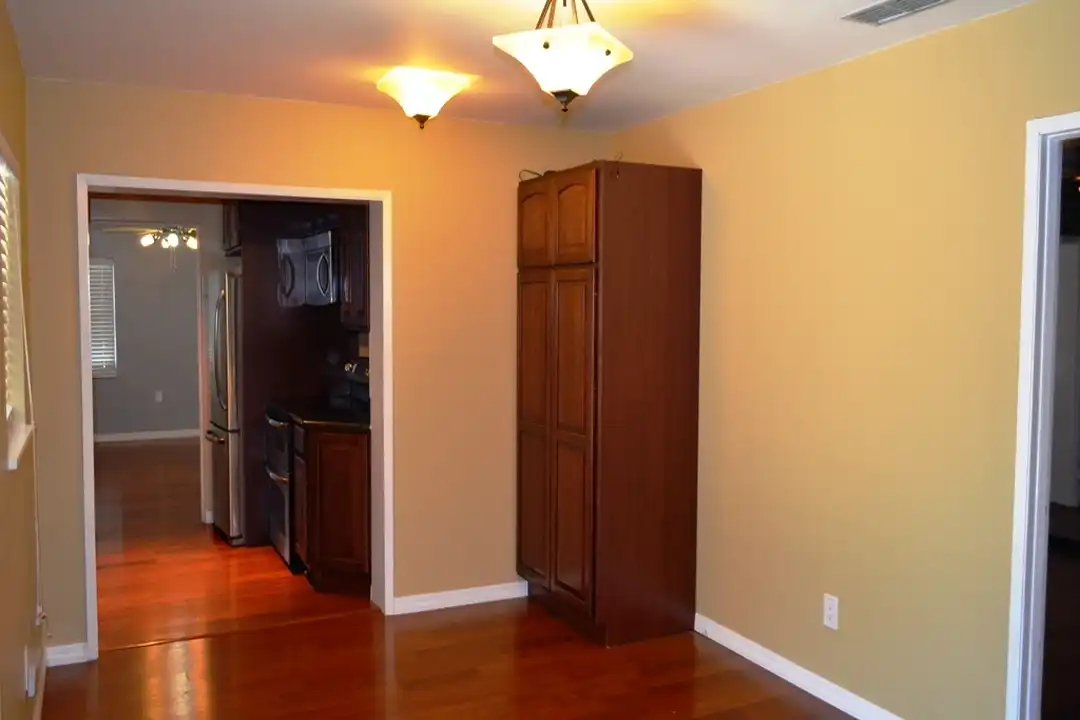 200 S Glenwood Ave – pohled 5