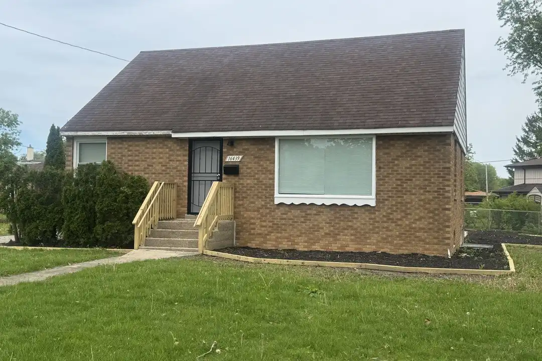 16439 Cottage Grove Ave – photo 1 of 31