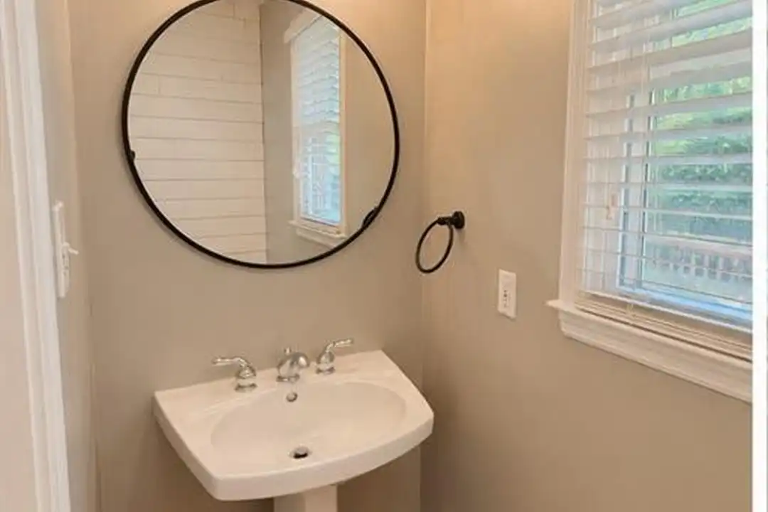2937 Delaware Dr - View 5