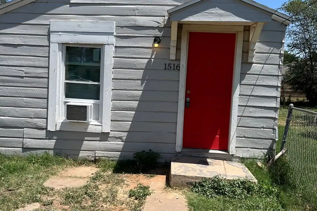 1516 27th St unit Rear – photo 1