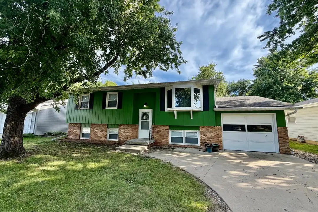 1827 Jacobssen Dr – photo 1