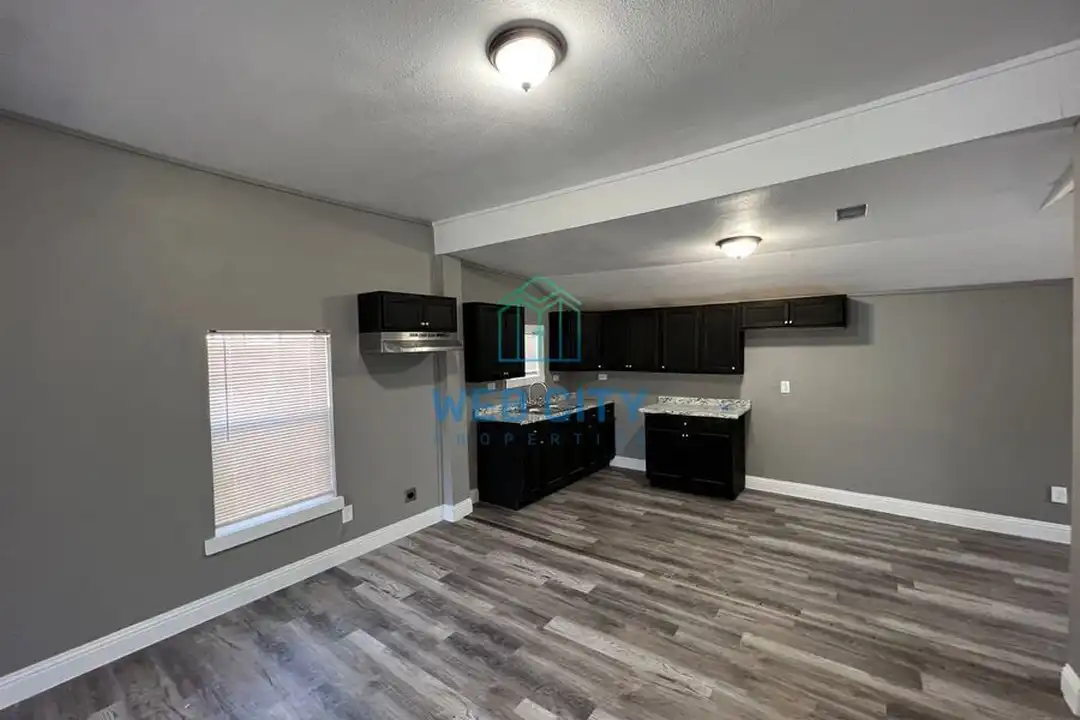 4024 Myrtle St - More