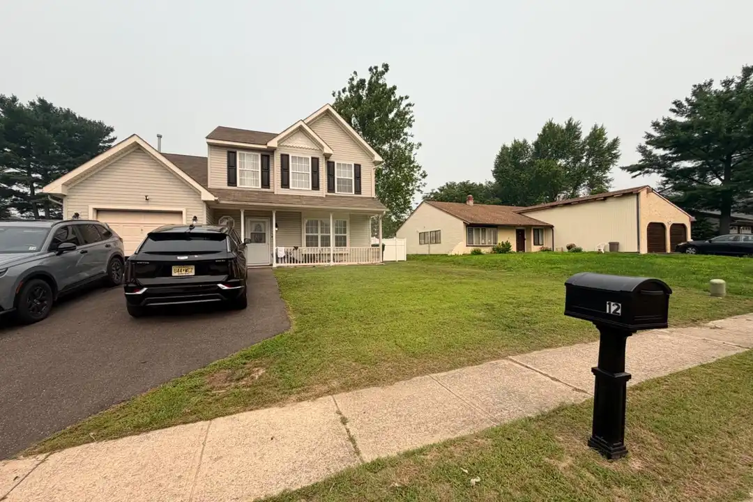 12 Peachton Ln – photo 1 of 32