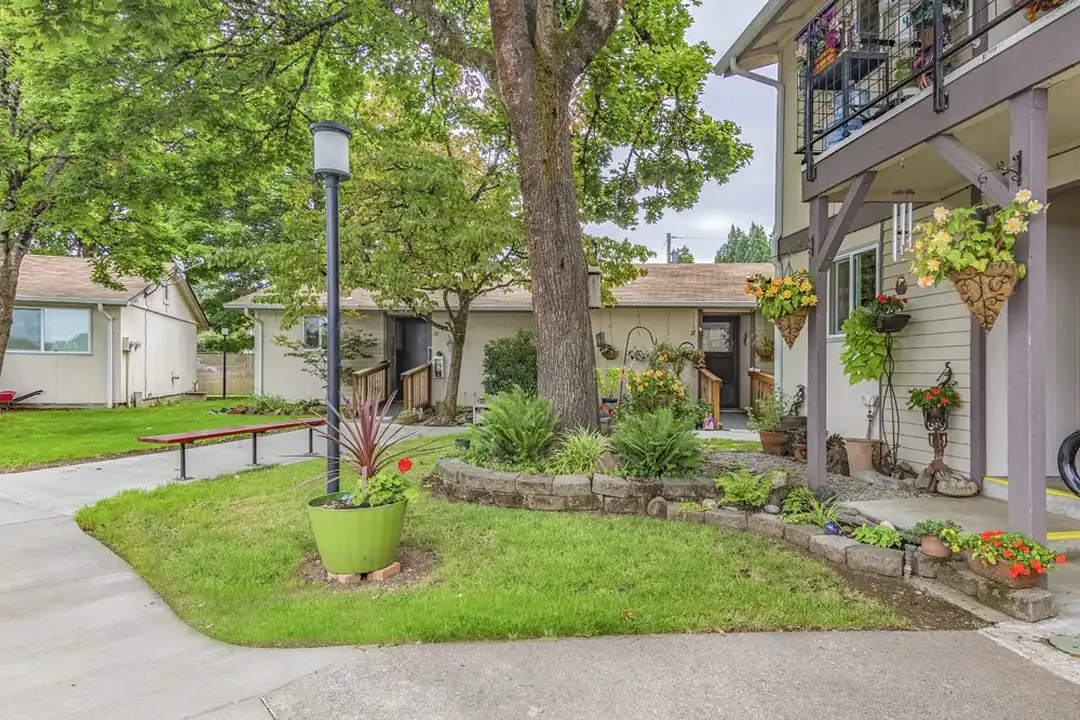 292 Oak St unit 101 - More